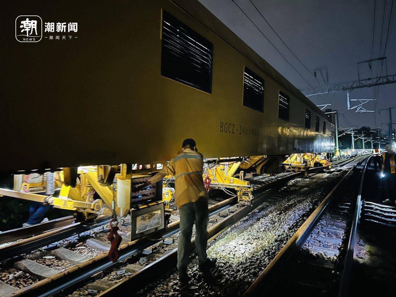 波兰vs 芬兰_浙江首次！杭州东站深夜迎来机械化换轨波兰vs 芬兰，他们的白露是火花四溅的