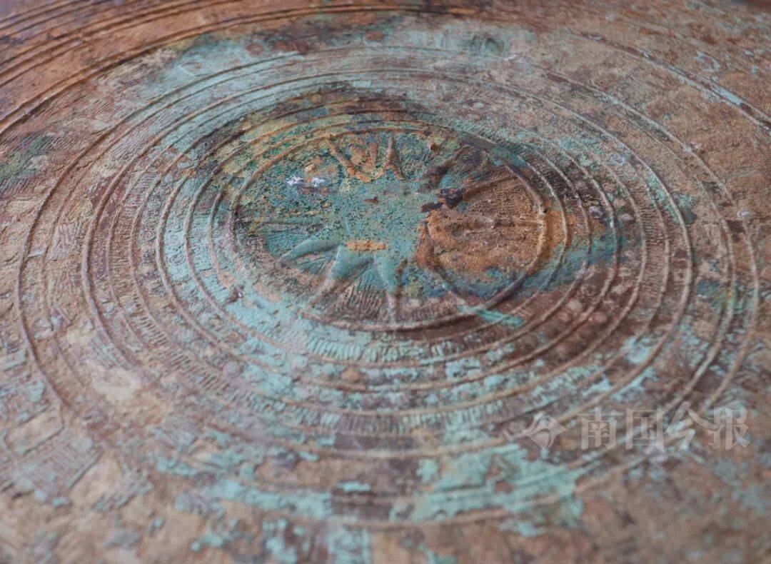 皇冠信用需要押金吗_柳州钓鱼阿叔竹林挖蚯蚓皇冠信用需要押金吗，竟挖出千年前的“大宝贝”！