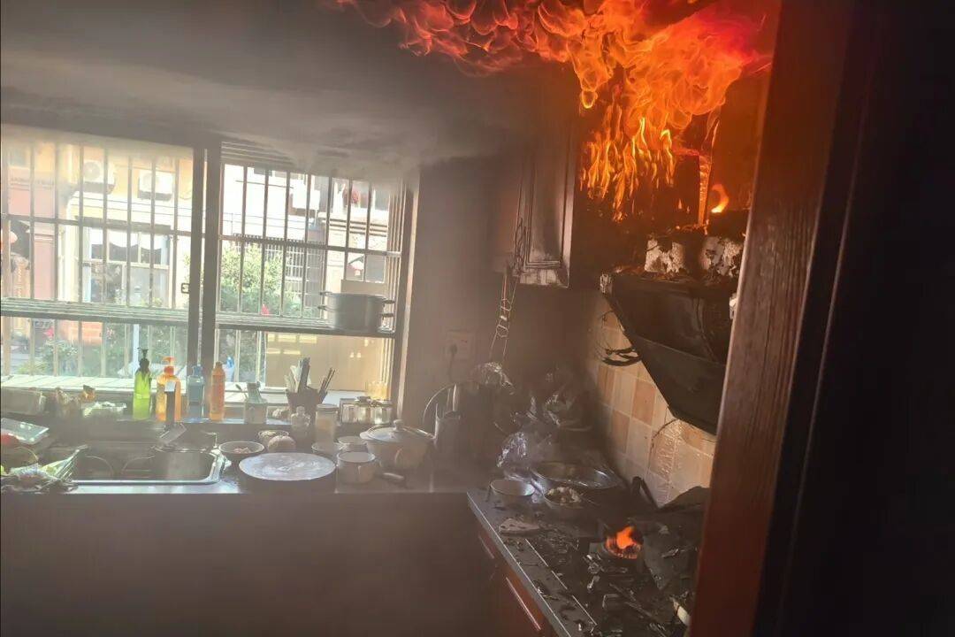 皇冠信用盘如何开户_女子炖肉时出门领免费鸡蛋皇冠信用盘如何开户，回家时傻眼：煤气灶、油烟机全被烧毁，损失超8000元