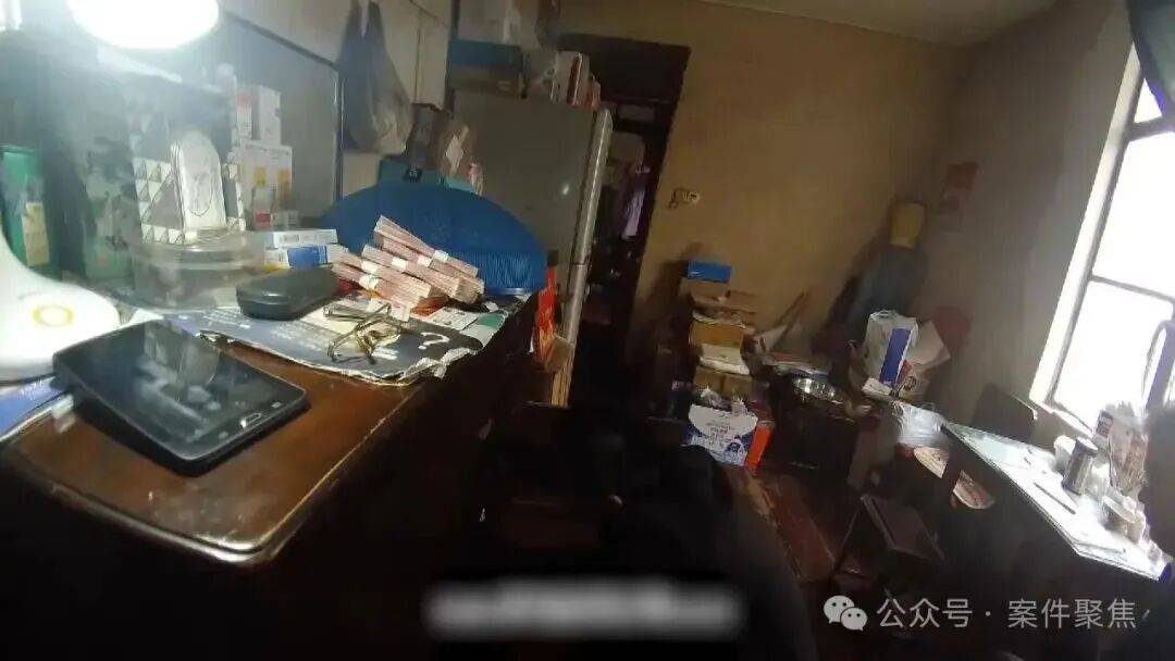 皇冠足球平台代理_上海阿姨每天躺百万元现金上睡觉皇冠足球平台代理！房子被查、两次被拘就是不肯还钱